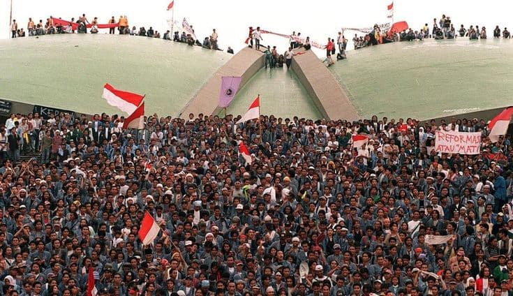 Perubahan Politik Nasional dan Tantangan Demokrasi