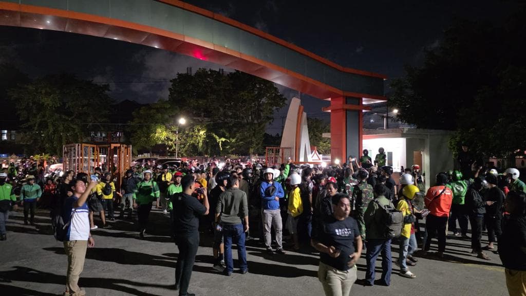 Ketika Solidaritas Berujung Ricuh: Analisis Konflik Ojol dan Mahasiswa di Makassar