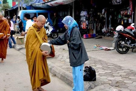 Merajut Harmoni: Bagaimana Masyarakat Indonesia Menjaga Kedamaian di Tengah Perbedaan Keyakinan