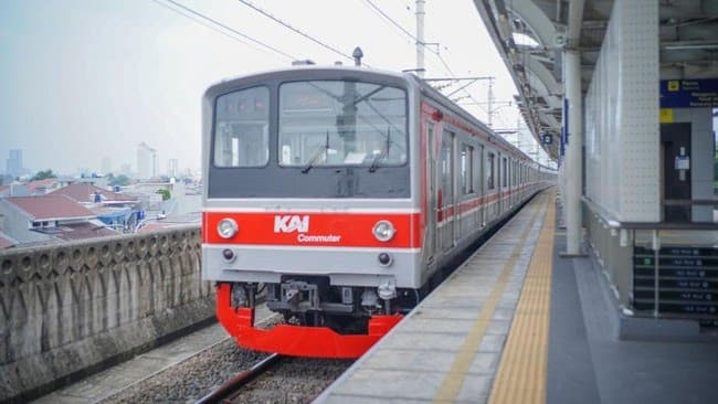 Ketika Hujan Menguji Ketangguhan Transportasi Ibu Kota: Gangguan KRL di Jalur Utara Jakarta