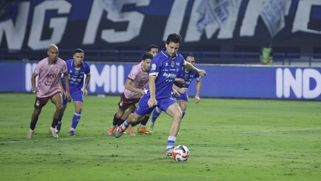 GBLA Kembali Bergemuruh: Persib Hancurkan Persik 3-0 dan Kokohkan Dominasi Kandang