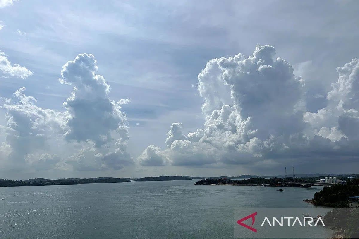 Menyelami Dinamika Cuaca Kepri: Dari Cerah Berawan hingga Potensi Hujan Mendadak