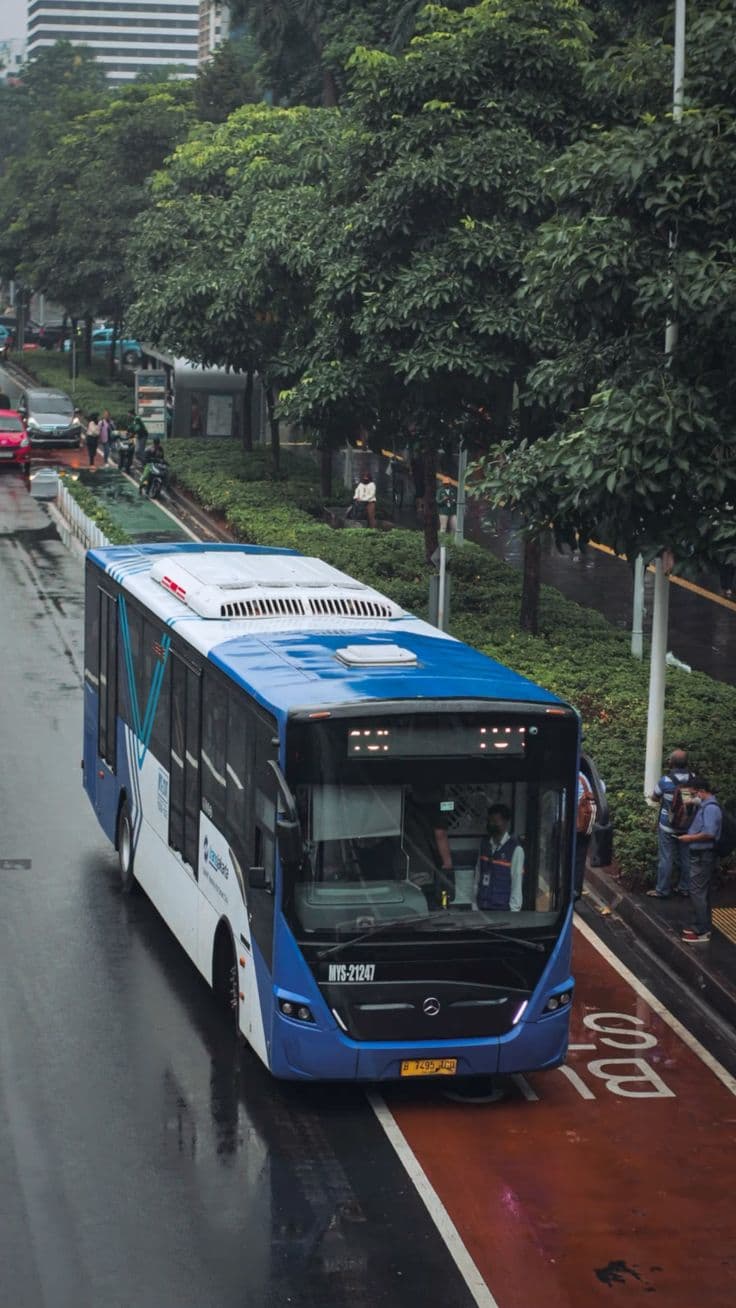 Ketika Ruang Publik Jadi Panggung Aksi Tak Pantas: Refleksi atas Insiden di Bus TransJakarta