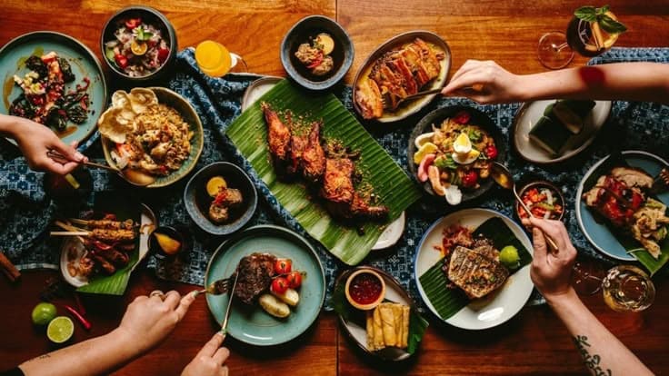 Mengapa Makanan Indonesia Lebih dari Sekadar Rasa? Sebuah Perjalanan Melalui Filosofi di Atas Piring