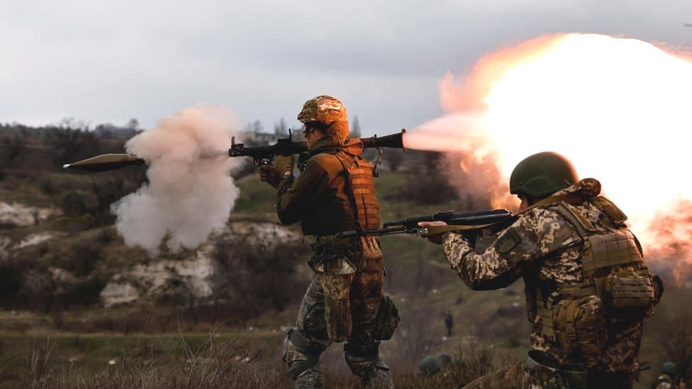 Ketika Bumi Berdarah: Bagaimana Konflik Bersenjata Membentuk Wajah Peradaban Kita