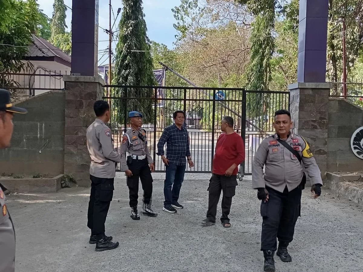 Ruang Kota yang Retak: Kenapa Ojol & Mahasiswa Saling Bentur? 🤯🛵🎓
