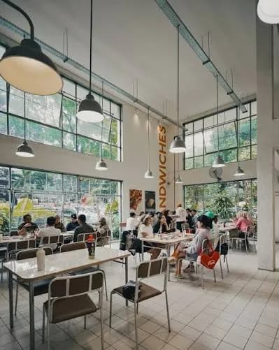 BMB Canteen Bandung Lagi Viral Banget! Rahasia Corned Beef Sourdough yang Bikin Rela Antre Panjang