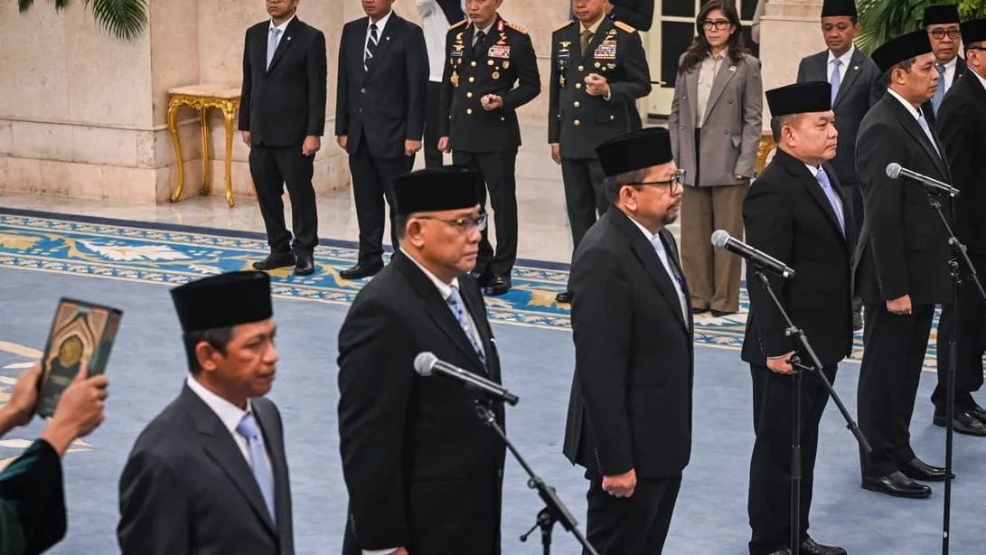 Reshuffle Kabinet 6 Kali dalam Dua Tahun: Ketika Prabowo Lebih Rajin Ganti Menteri daripada Saya Ganti Celana Kerja