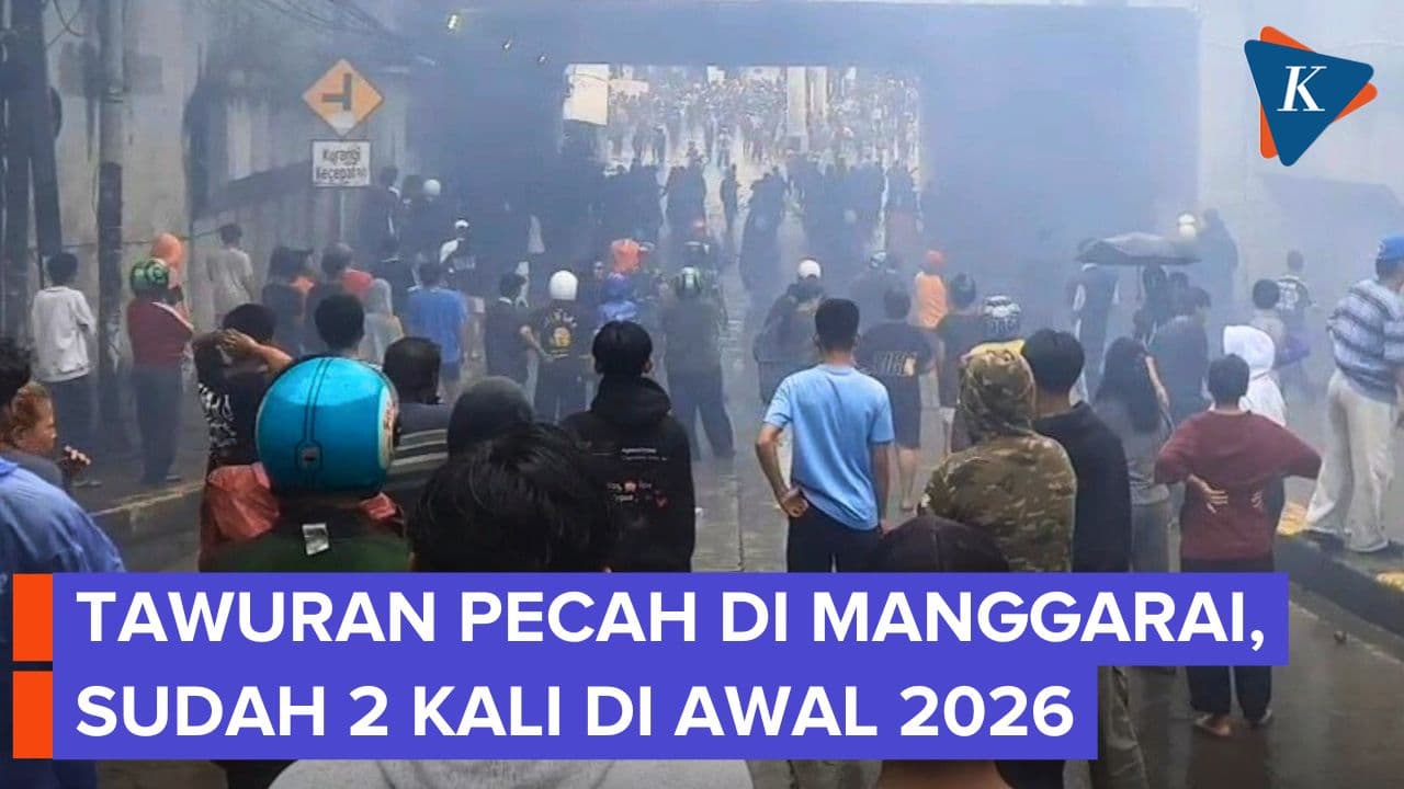 Gas Air Mata Diterjunkan: Situasi Mencekam di Bawah Rel Manggarai Akibat Konflik Massa