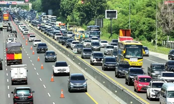 Ritual Tahunan yang Tak Terhindarkan: Mengurai Benang Kusut Lalu Lintas Saat Libur Panjang Tiba