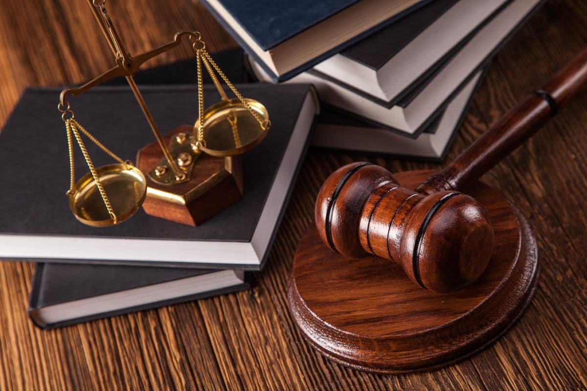 Mengapa Hukum Terasa Jauh? Membangun Koneksi Emosional dengan Aturan di Era Digital